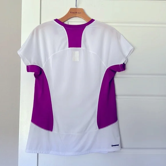 Women’s North Face Medium workout shirt. - Picture 3 of 6